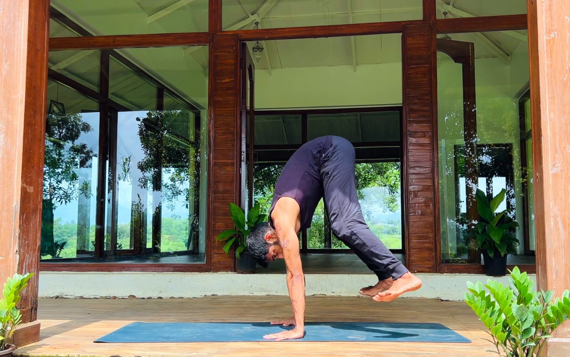 Learn to Handstand: Part 1